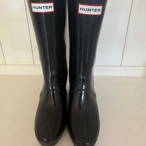Hunter Black Rain Boots wedge heel, super fashionable and cute